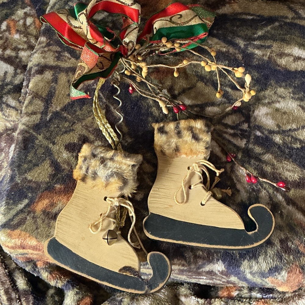 ★ Rustic Winter Ice Skate Wall Decor Christmas Holiday Hanging Accent